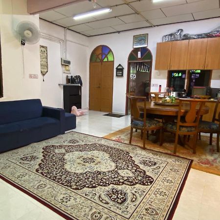 Aryaty Stay Pantai Batu Buruk Kuala Terengganu Exterior foto