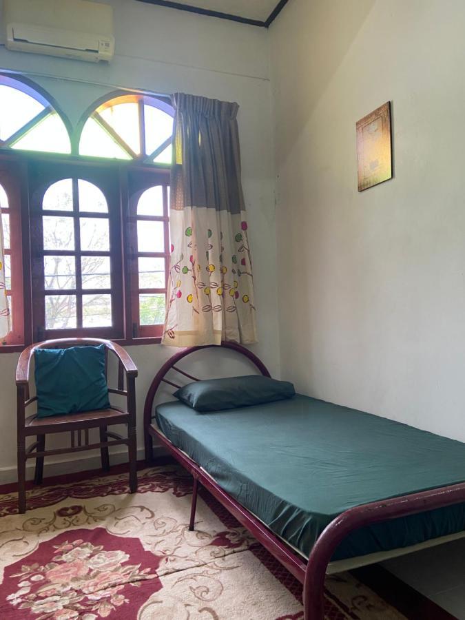 Aryaty Stay Pantai Batu Buruk Kuala Terengganu Exterior foto