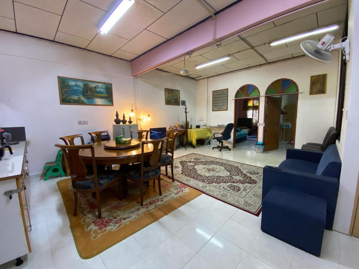 Aryaty Stay Pantai Batu Buruk Kuala Terengganu Exterior foto