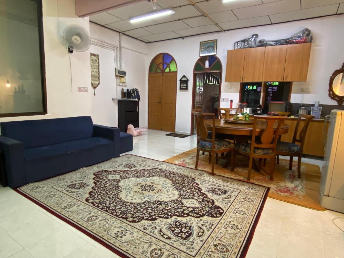 Aryaty Stay Pantai Batu Buruk Kuala Terengganu Exterior foto